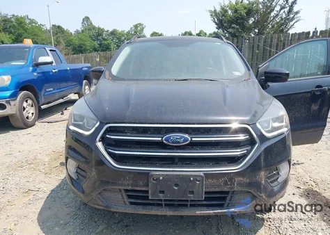 2018 Ford Escape Se из США, поврежденный, VIN 1FMCU9GD0JUB01561